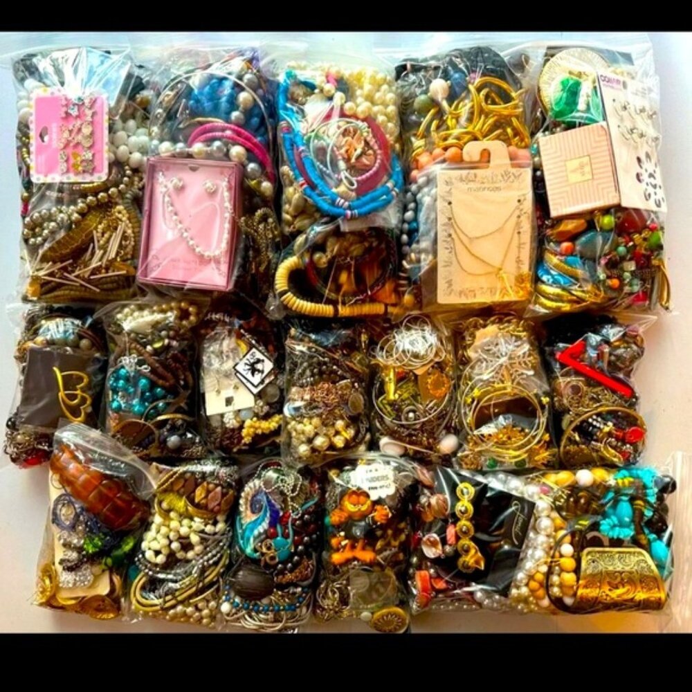 2 lb Discovery Jewelry Lot • Unsearched Bulk Mix • Necklaces Bracelets Earrings